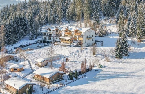 Oberndorf bei Kitzbuhel House | Chalet Villa Rosa im Gartenhotel Rosenhof bei Kitzbühel