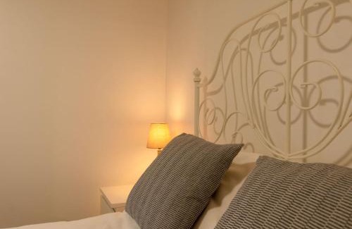Helford Passage Ski Chalet | Chalet Wheal Rose Hot Tub Lodge by Interhome