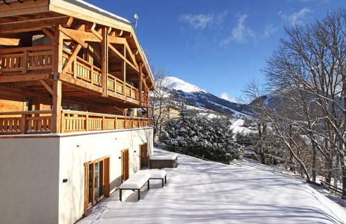Huez-en-Oisans Ski Chalet | Chalet, wifi, sauna, terrace, balcony, parking, tv, ski locker, 160m², Alpe d'Huez