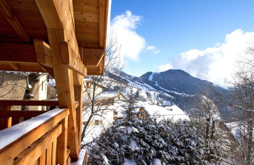 Huez-en-Oisans Ski Chalet | Chalet, wifi, sauna, terrace, balcony, parking, tv, ski locker, 160m², Alpe d'Huez