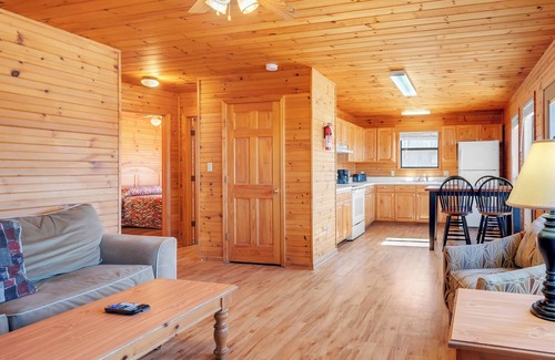 Byrdstown Cabin | Chalet with 2 Bedrooms lakeside to Dale Hollow Lake #17