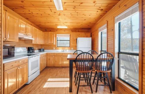 Byrdstown Cabin | Chalet with 2 Bedrooms lakeside to Dale Hollow Lake #17