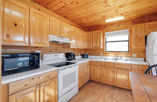 Byrdstown Cabin | Chalet with 2 Bedrooms lakeside to Dale Hollow Lake #17