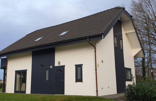 Susteren House | Chalet with 5 bedrooms, 3 bathrooms and infrared sauna