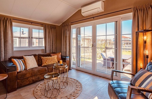 Giethoorn Ski Chalet | Chalet with a view of lake the Wiede