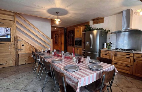 Albiez-le-Vieux Ski Chalet | Chalet Zénith at the foot of the ski slopes, facing the Aiguilles d'Arves mountains