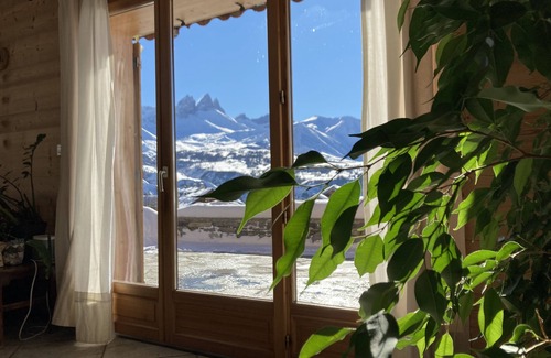 Albiez-le-Vieux Ski Chalet | Chalet Zénith at the foot of the ski slopes, facing the Aiguilles d'Arves mountains