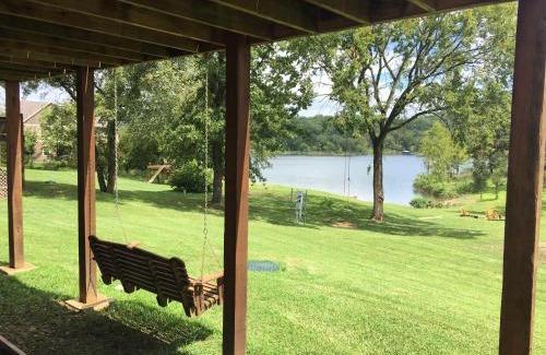 Lampe House | Chalets Resort LAKEFRONT Cottage Free Amenities Amazing views Kayaks 2 Pools