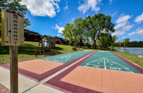Lampe House | Chalets Resort LAKEFRONT Cottage Free Amenities Amazing views Kayaks 2 Pools