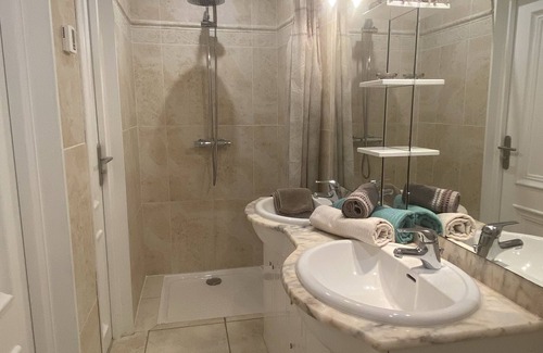 Saint-Fortunat-sur-Eyrieux Bed & Breakfast | Chambre Indépendante Avec sdb et Piscine Commune