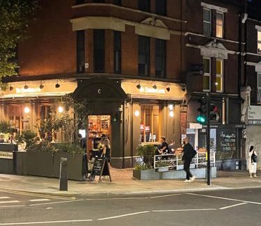 Queen's Park Apartment | Chamberlayne Inn
