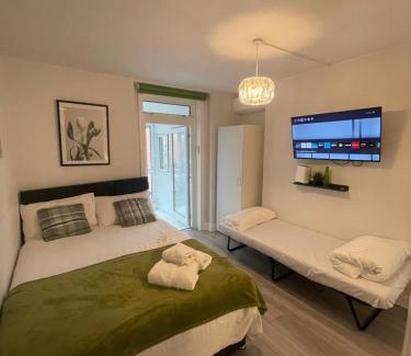 Queen's Park Apartment | Chamberlayne Inn