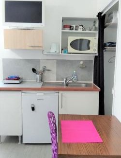 Bascule - Oratoire House | Chambre 1 PERSONNE et STUDIO 1 personne Avec Entrée Libre et Salle de Bain Privée
