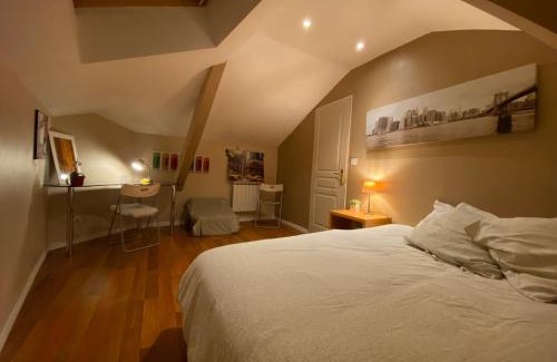 Poincare - Foch - Anatole France - Croix de Bourgogne House | CHAMBRE AU CENTRE VILLE TRES COSY