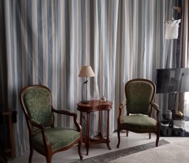 Olliergues Bed & Breakfast | Chambre Bounty, B&B, cuisine privée, lit queen size, terrasse, parking, garage