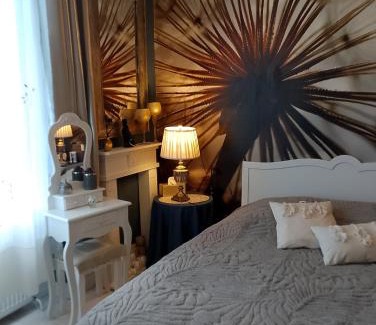 Olliergues Bed & Breakfast | Chambre Bounty, B&B, cuisine privée, lit queen size, terrasse, parking, garage