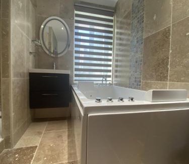 Reillanne Bed & Breakfast | Chambre d'hôtes Alizé, Le Moulin de Prédelles