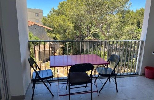 Aubagne House | Chambre dans un appartement neuf centre-ville chez l'habitant