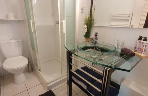 Saint-Quentin-sur-le-Homme Bed & Breakfast | CHAMBRES D'HOTES AVEC PISCINE AUX AGAPANTHES DE CROMEL - Mont Saint Michel