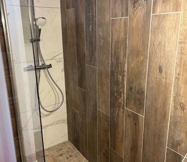 Quartier Chorier-Berriat Apartment | CHAMBRE LA SUITE pres GARE GRENOBLE