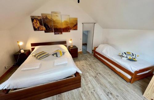 Lussac-les-Chateaux Apartment | Chambre Privée & Espaces Communs