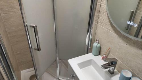 Bondy House | Chambre privée pour 4 personnes en banlieue parisienne à Bondy