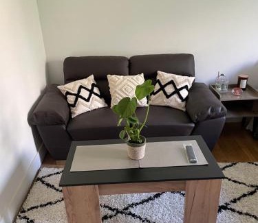 Besancon Bed & Breakfast | Chambre privée vue sur le jardin proche centre ville