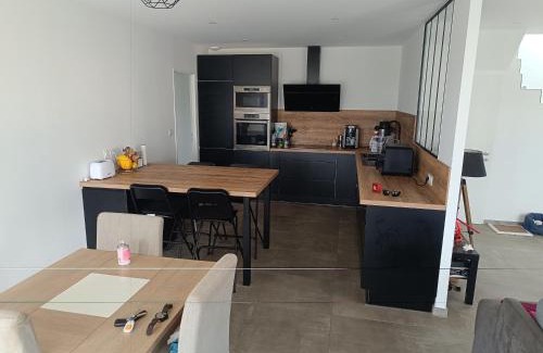 Clonas-sur-Vareze House | Chambre spacieuse #1