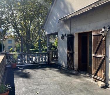 Noisy-le-Sec House | Chambre spacieuse