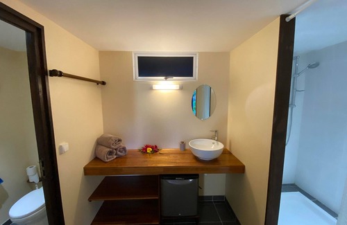 Bora Bora Hotel | Chambre triple supérieure et salle de bain privée