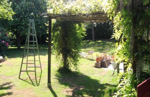 Pleurtuit House | "Chambres d'Hôtes" Bord de Rance Au Rez-de-Jardin de la "Villa Cyrano"