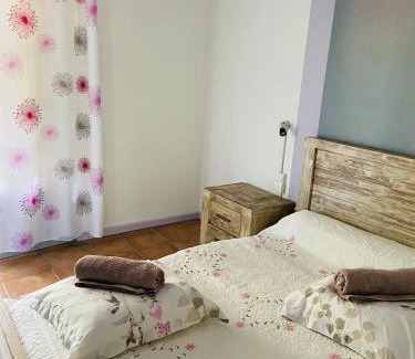 Hell-Bourg House | Chambres d'hôtes l'Orchidée Rose