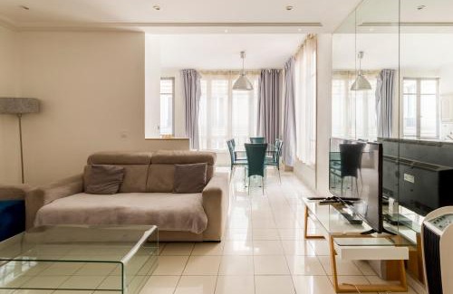 Champs-Elysees Apartment | Champs-Élysées Lincoln - 2BDR
