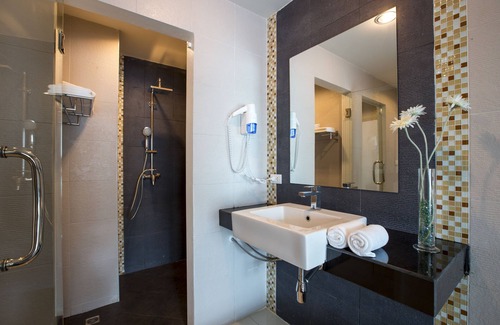 Karon Hotel | Chanalai Hillside Resort, Karon Beach