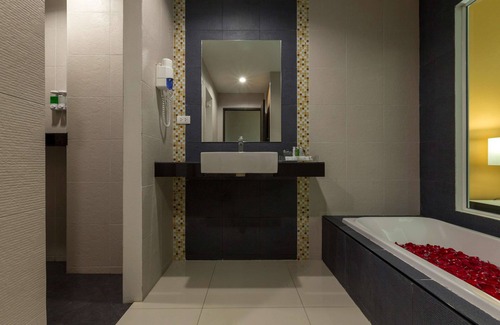 Karon Hotel | Chanalai Hillside Resort, Karon Beach