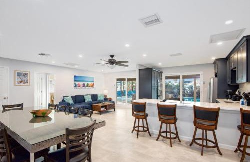 Mid Island House | Changes In Latitudes by Sun Palace Vacations