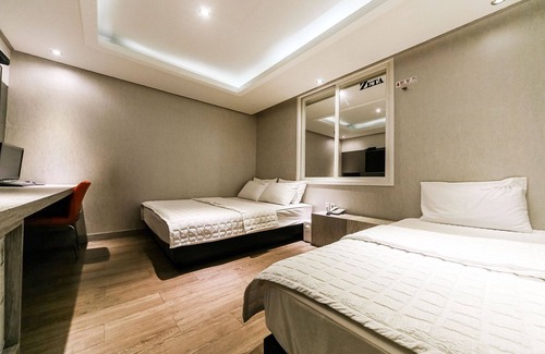 Jinhae Hotel | Changwon Jinhae Yongwon Zeta