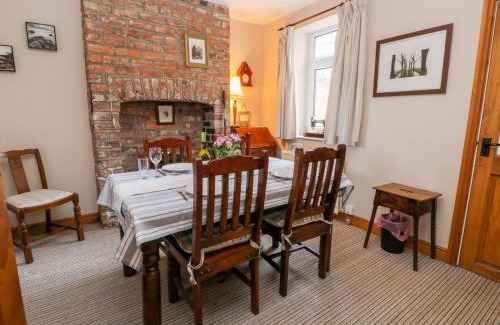 Muston House | Chapel Cottage