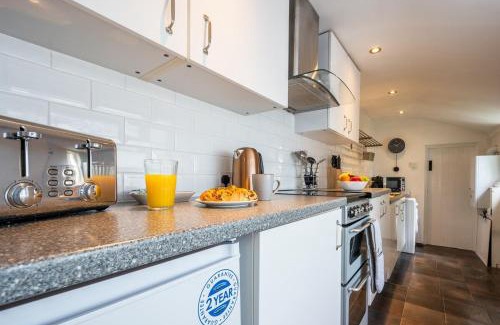 Newport Apartment | Chapel Lodge - 3 Bedrooms - WIFI