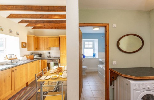 Kirkcudbright Cottage | Chapelton Coachman's Cottage - a cottage that sleeps 4 guests in 2 bedrooms