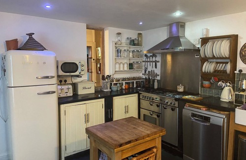 Castlemartin Cottage | Character cottage in Pembrokeshire Coast National Park 5 minutes from the beach