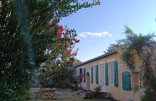 Loix House | CHARACTER FAMILY HOME 10/12 persons 5 bedrooms, 5 bathrooms