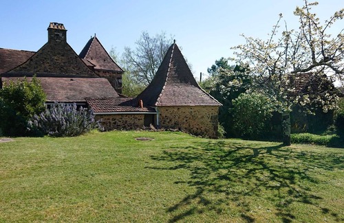 Doissat House | Character stone country house in a quiet location