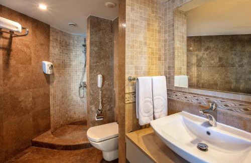 Kusadasi City Centre Hotel | Charisma De Luxe Hotel