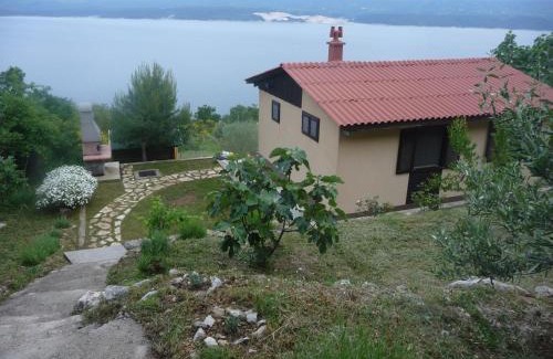 Lokva Rogoznica House | Charismatic Garden Cottage with Sea View