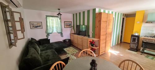 Lokva Rogoznica House | Charismatic Garden Cottage with Sea View