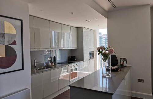 Canary Wharf Apartment | Charles Hope Canary Wharf South Quay