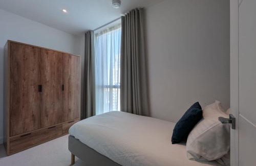 Canary Wharf Apartment | Charles Hope Canary Wharf South Quay