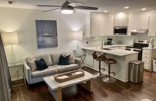 Riverland Terrace House | Charleston Guest House: with pool on Golf Course
