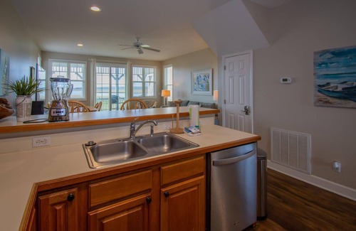 Bonito Boathouses House | Charleston-Style Row House featured on HGTV w/ WiFi & Creek Views